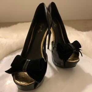 Black and gold heels with a velvet bow